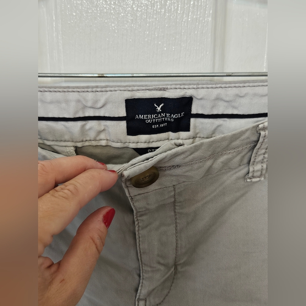 American Eagle Outfitters Women's Light Gray Midi Shorts Size 14 - Picture 2 of 4
